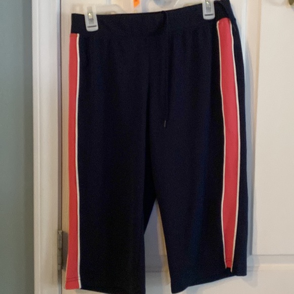 SB active Pants & Jumpsuits 2 Pc Large Shirt Medium Petite Capris